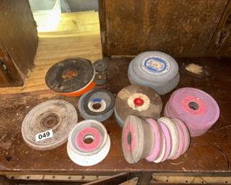 LOT OF GRINDING WHEELS
