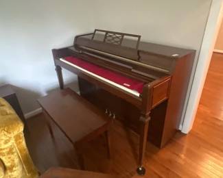 YAMAHA PIANO