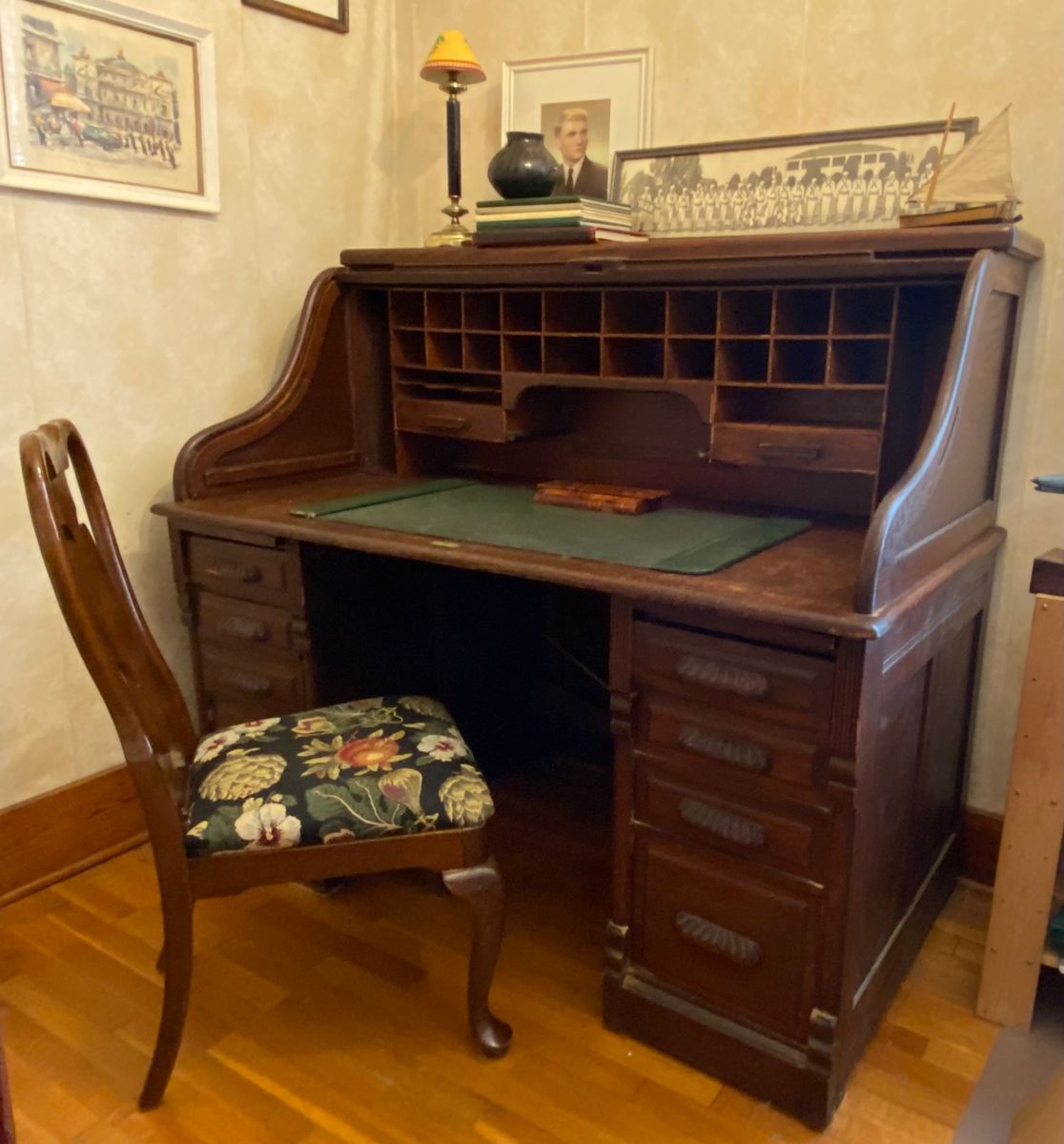 Antique roll-top desk with dual pullout boards & 10 drawers + 2 sliding pencil drawers 