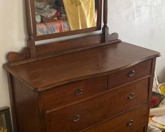 Vintage 4-drawer dresser with swivel mirror.