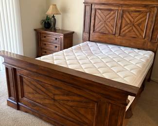 Broyhill Queen Bed