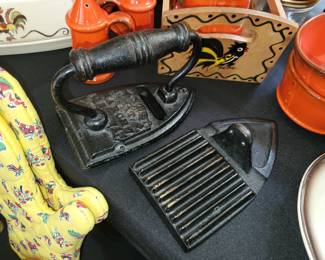 Fluted Crimper Sad Iron