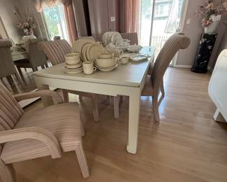 ASIAN PAINTED DINING TABLE WITH 2 LEAVES