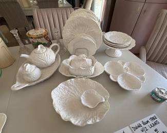 MAJOLICA CABBAGE DINNERWARE SET