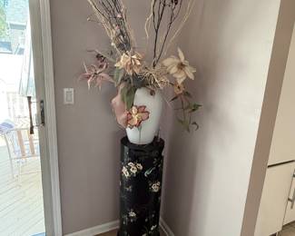 PEDESTAL & VASE