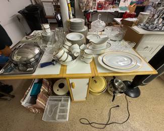 SET OF DISHES