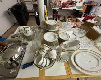SET OF DISHES