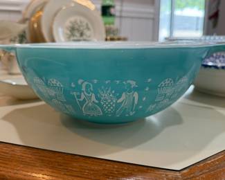 VINTAGE PRYEX MIXING BOWLS