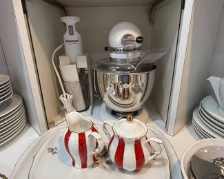 KITCHEN AID 5 QUART STAND MIXER
