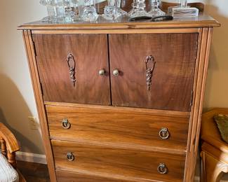 Antique chest of drawers 