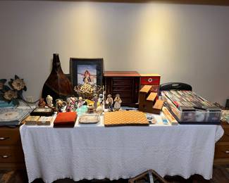 Jewelry chest, CDs