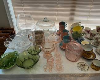Pink depression, cups/saucers