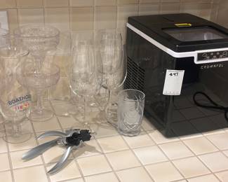 Crownful Counter Ice Maker with Barware