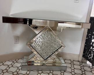  Mirrored Geometric Console Table with Decorative Diamond Design