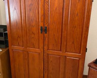 Upright office armoire, or?