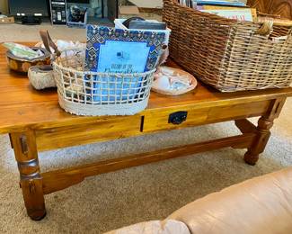 NICE wood coffee/cocktail table
