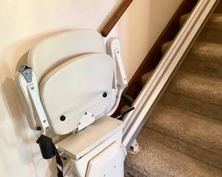 EXCELLENT!! Rave II 16 step stair lift. Working Perfectly, video OF THIS VERY LIFT available if interested.