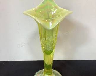 Fenton tulip vase (glows)