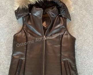 Leather vest with fox fur collar