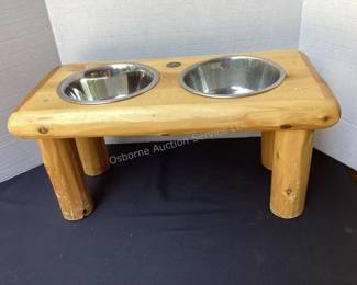 Log pet bowl station
