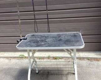 Dog grooming table