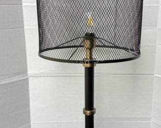 Wire mesh shade lamp