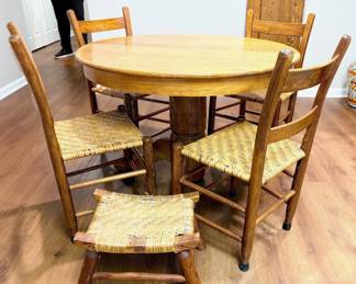 Table With Four Chairs And Three Leaves