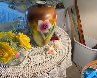 Old milk glass vade