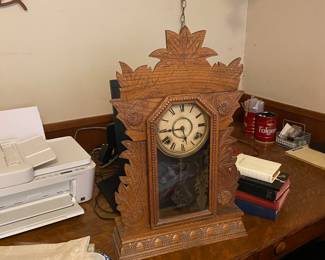 Old Working Clock has key
