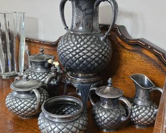 Antique 1800's Meriden Britannia Quadruple Silverplate Samovar Coffee Urn with 5 matching serving pieces. Stamped 1972