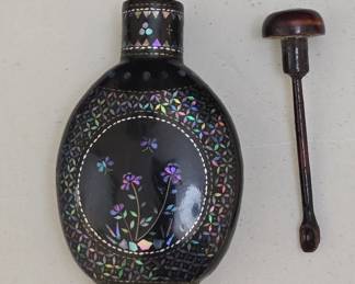 Wooden Chinese Snuff bottle decorated with Mother-of-Pearl inlay - great condition!