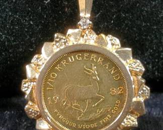 1982 South Africa 1/10 Gold Krugerrand Nugget Pendant With Clear Stone