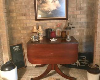 Drop leaf table, Windberg