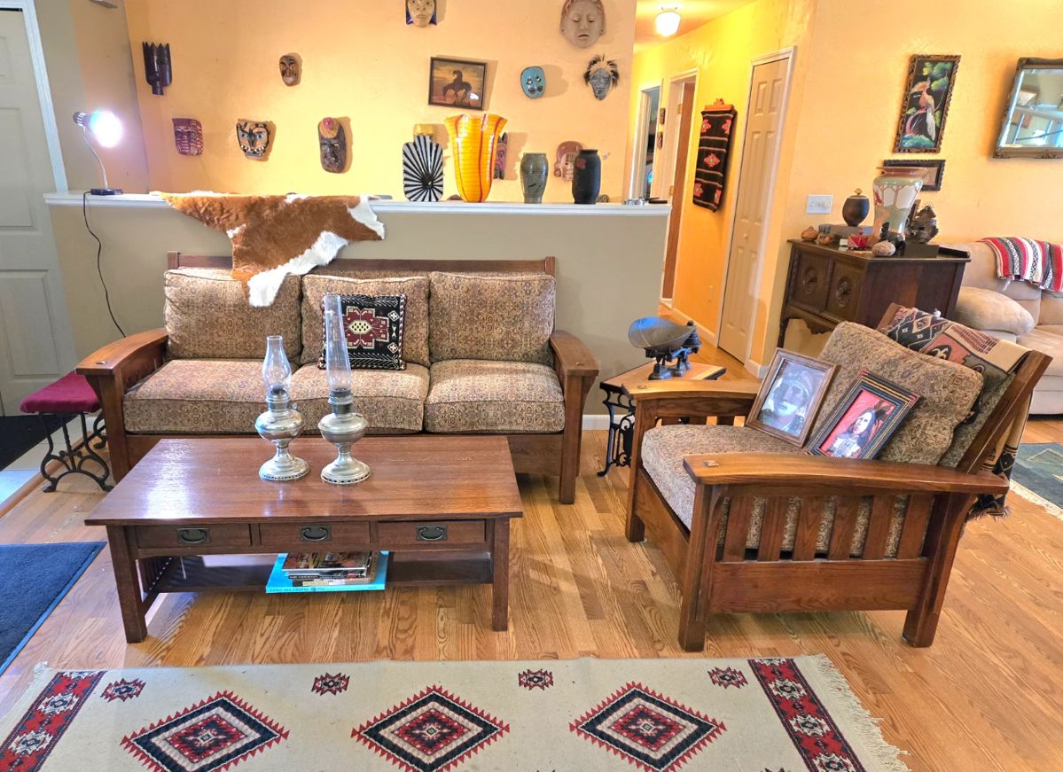 HANDSOME MISSION OAK FURNITURE 