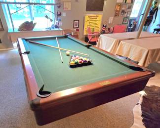 NICE VINTAGE POOL TABLE
