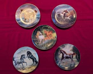 COLLECTABLE HORSE PLATES