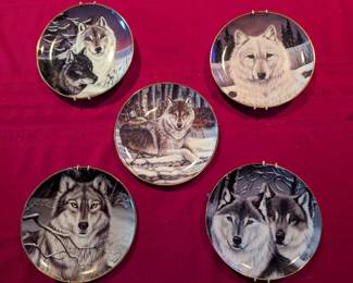 8" WOLF PLATES COLLECTABLE