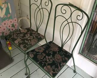 Items Located In The Screened In Back Patio