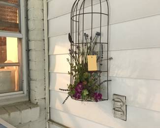 Items Located In The Screened In Back Patio