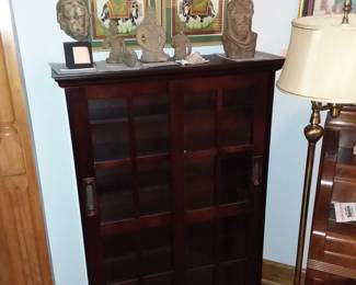 Great curio cabinet (1 of 2) 