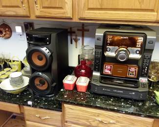 Kitchenware, stereo 