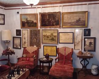 Living room - lots to see! 