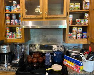 Coffee maker, blender, bean pot & individual pots,