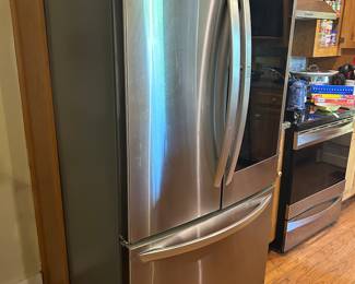 Like new LG refrigerator/freezer—2 yrs old, works all the way, ice maker is in the drawer