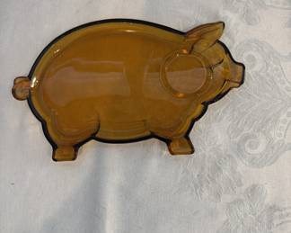Amber pig plate with spot for cup/mug