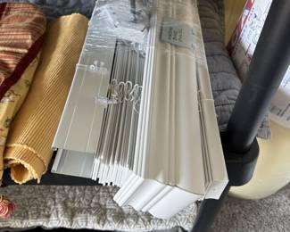 Window blinds for one window