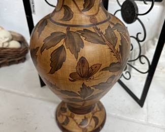 Toyo Wood- Finished leafy vase