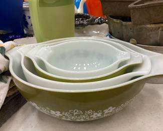Pyrex set
