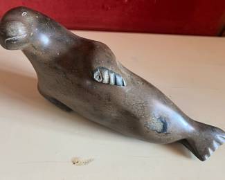  Hand carved stone seal/(1975)(Inuit)