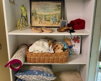 lots of vintage and antique decor items